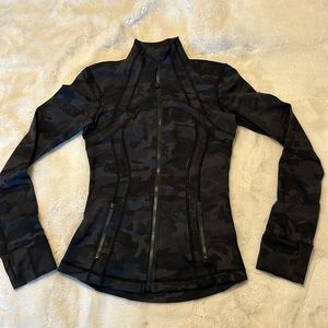 Black camo define jacket (Lululemon)